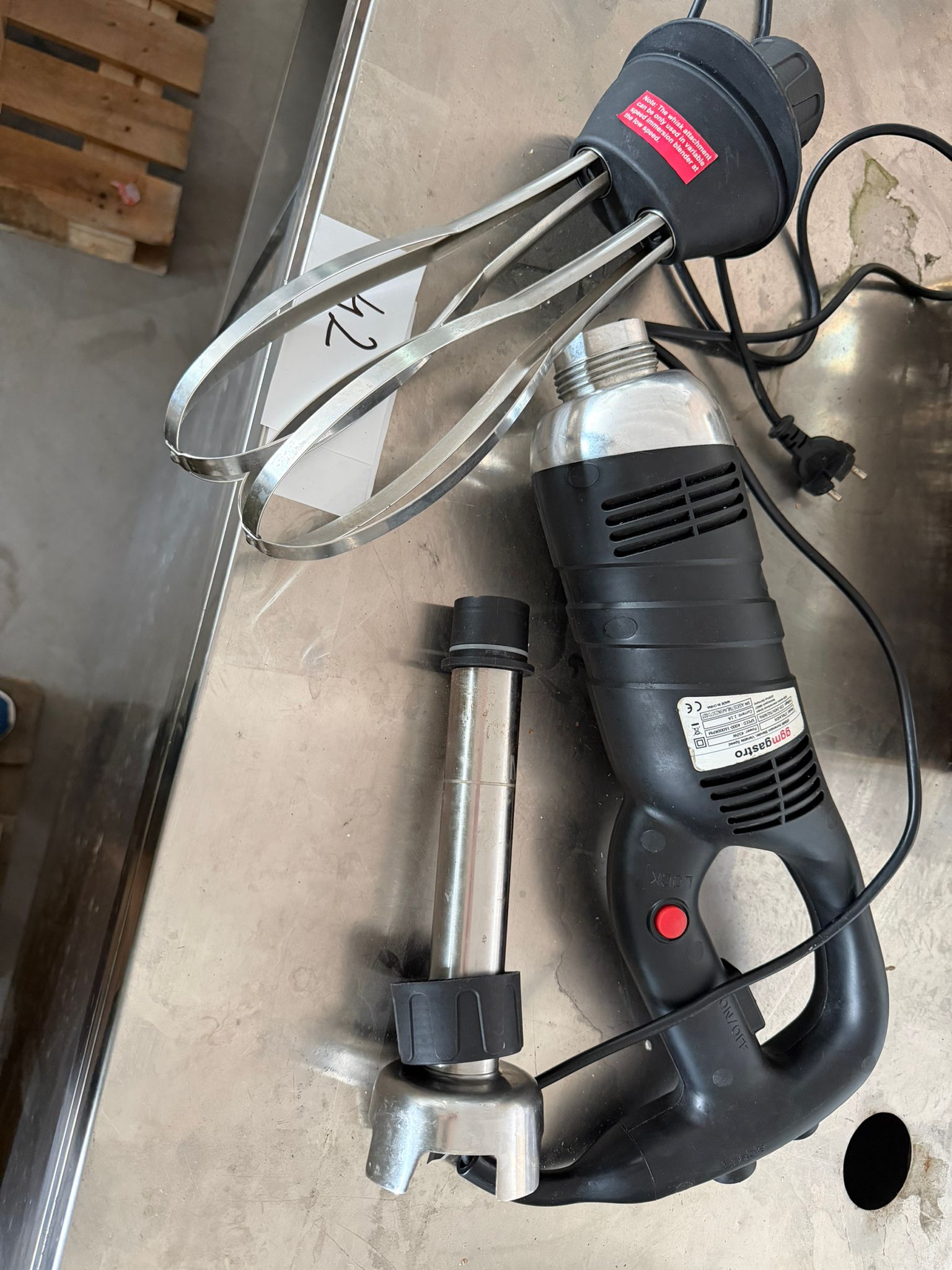 Blender de mâna cu baton de amestecare STMLA45N